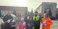 Сотрудники Госавтоинспекции совместно с волонтерами на улицах города провели профилактические мероприятия по соблюдению ПДД пешеходами, велосипедистами и лицами, передвигающимися на средствах индивидуальной мобильности. - Алексеевский городской округ