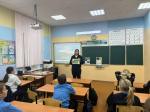 Автоинспекторы убедили ребят в необходимости обозначать одежду яркими атрибутами.