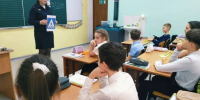 Инспектор по пропаганде безопасности дорожного движения Елена Шевченко провела для обучающихся 4Б класса «Урок дорожной безопасности». - Алексеевский городской округ